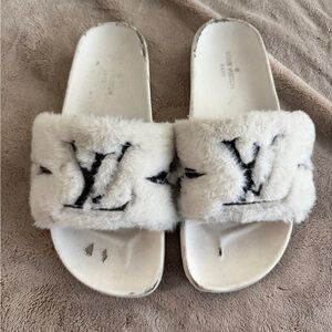 Louis Vuitton Cream and Black Fur Slides